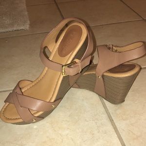 Kenneth Cole reaction wedges